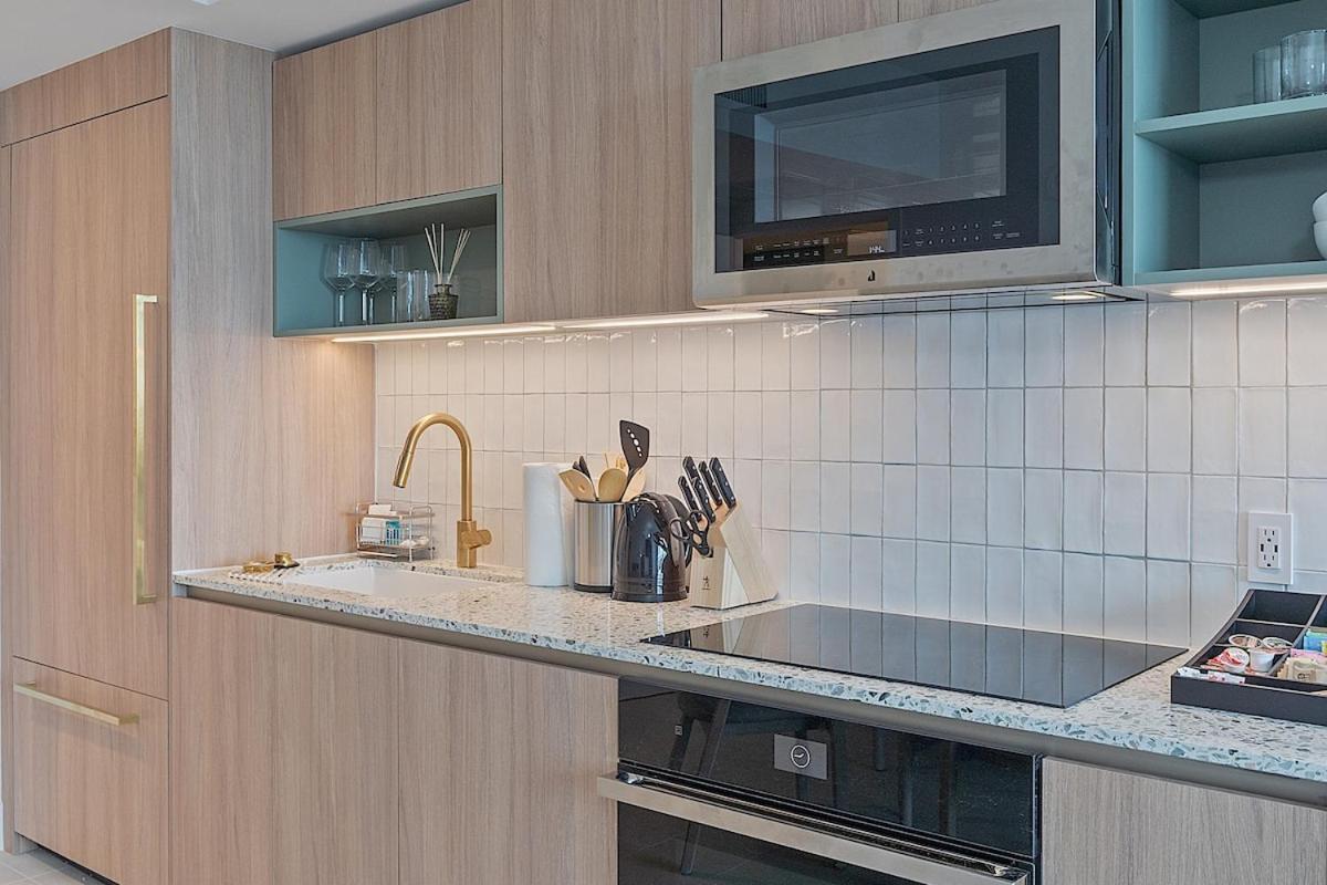 Stylish 1bd On 46th Floor