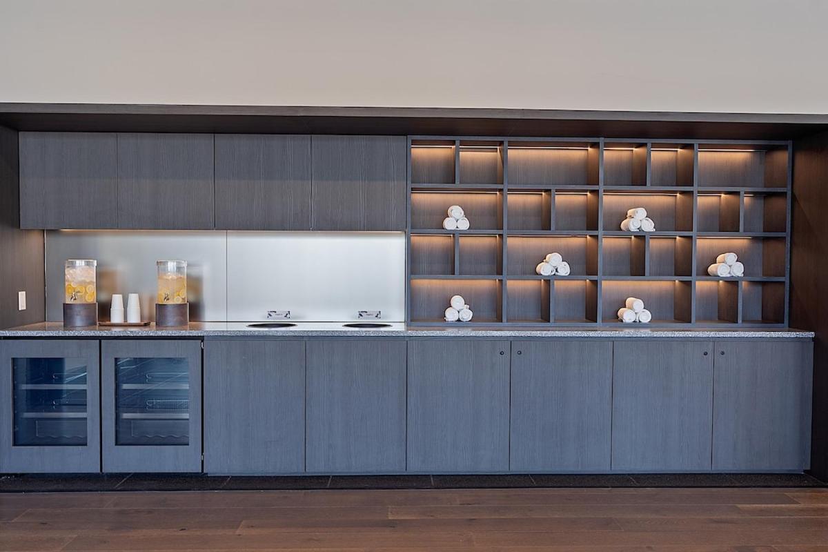 Stylish 1bd On 46th Floor