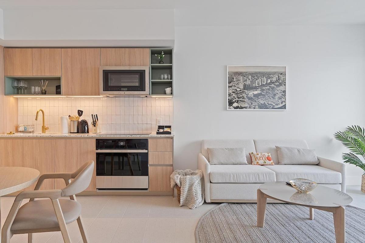 Stylish 1bd On 46th Floor Apartment